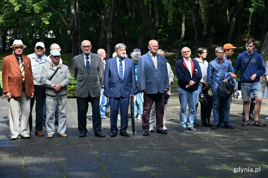 Uczestnicy uroczystości z okazji 83. rocznicy wybuchu II wojny światowej, które odbyły się na Cmentarzu Wojennym w Gdyni // fot. Magdalena Czernek