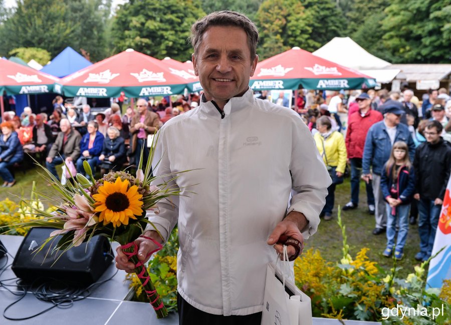 Laureaci konkursu "Gdynia w Kwiatach" odebrali z rąk przewodniczącej Rady Miasta Joanny Zielińskiej nagrody i wyróżnienia // fot. Przemysła Świderski