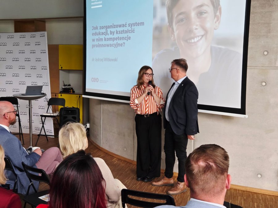 Spotkanie Zespołu ds. Proinnowacyjnych Kompetencji i Rozwoju Talent&oacute;w w ramach komisji Gospodarczej OMGGS poprowadziła pomysłodawczyni i liderka projektu wiceprezydentka Gdyni Oktawia Gorzeńska i szef gospodarki i innowacji Obszaru Metropolitalnego Gdańsk-Gdynia-Sopot Tomasz Nadolny