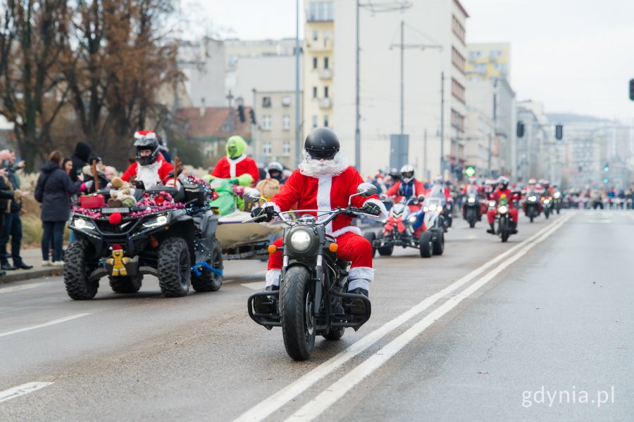 Przejazd przez Gdynię w ramach 23. edycji akcji &bdquo;Mikołaje na motocyklach&rdquo; (fot. Paweł Budziński)