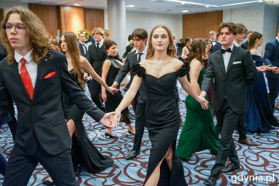 Licealiści VI LO podczas studniówki (fot. Mirosław Pieślak)