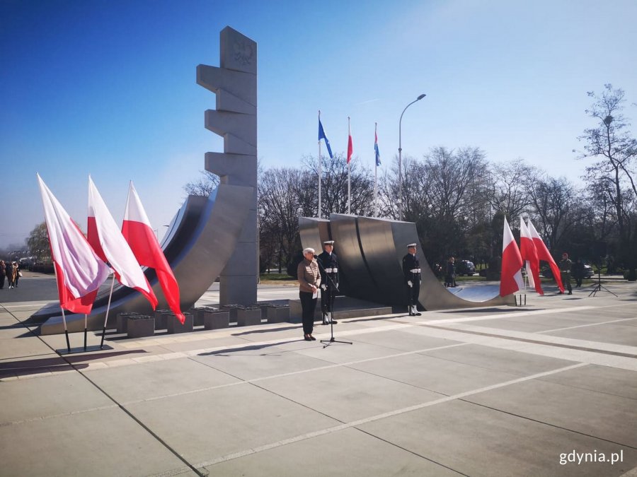 Uroczystości z okazji 74. rocznicy zakończenia walk o wyzwolenie Gdyni przy pomniku Polski Morskiej/fot. Małgorzata Omachel-Kwidzińska