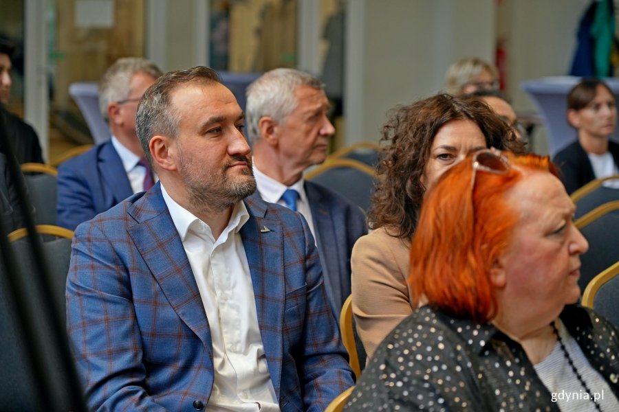 Tomasz Augustyniak – dyrektor zarządzający ds. społecznych Urzędu Miasta Gdyni podczas 38. Pomorskiego Forum Samorządowego ds. Profilaktyki i Promocji Zdrowia 