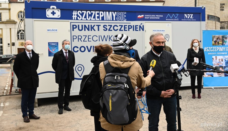 Prezydent Gdyni Wojciech Szczurek w czasie konferencji prasowej, fot. Magda Śliżewska