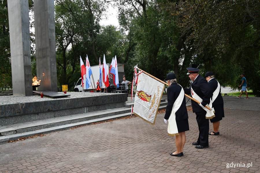 Sobotnie uroczystości pod pomnikiem, fot. Michał Puszczewicz