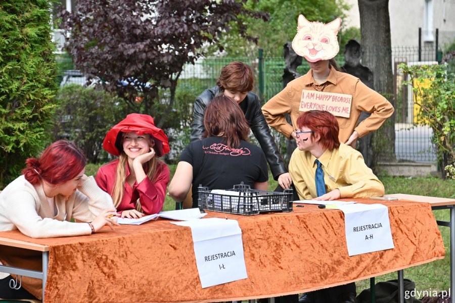 Uczniowie w przebraniach
