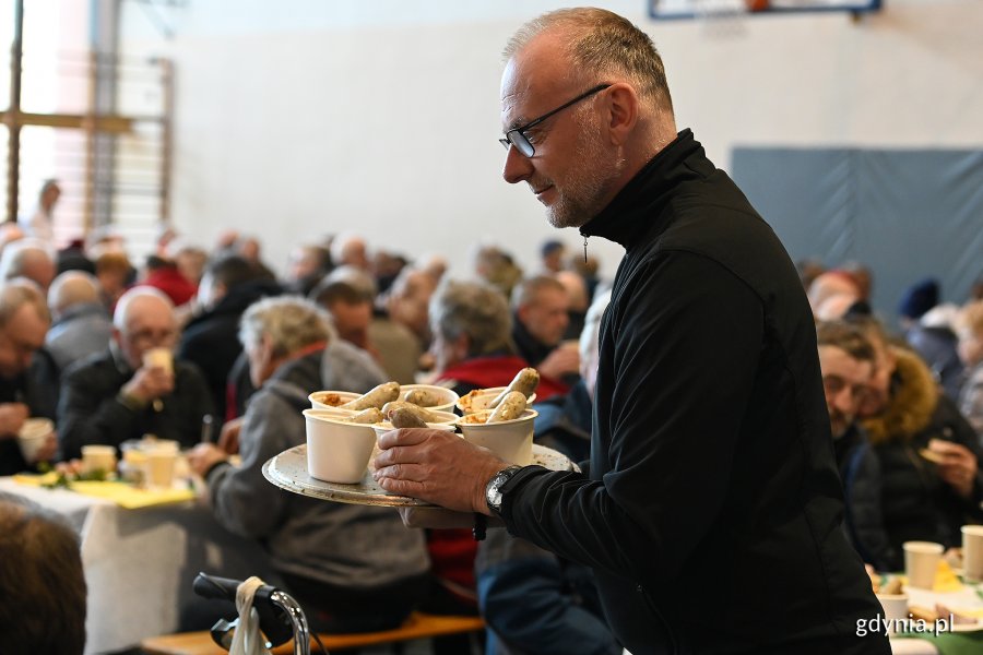 Wielkanocne śniadanie dla samotnych i potrzebujących w Gdyni, fot. Michał Puszczewicz