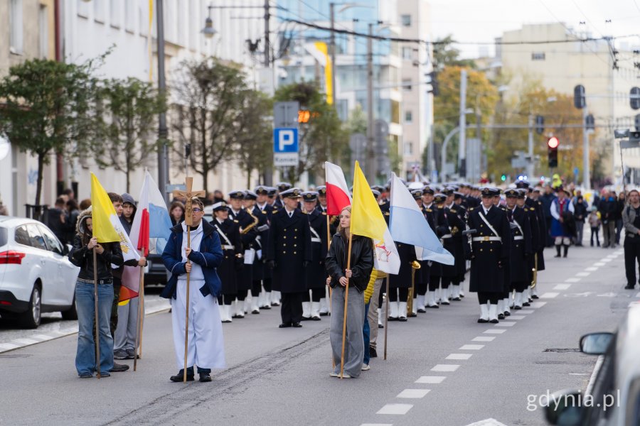 Procesja na ulicy Świętojańskiej