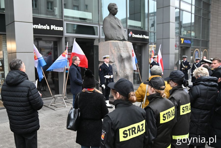 W uroczystościach wzięli udział również strażacy (fot. Magdalena Starnawska)