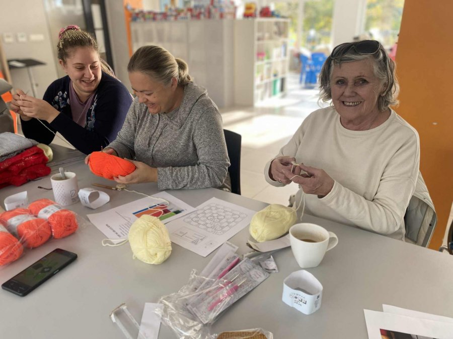 Szydełkowy tort powstał w Przystaniach (fot. archiwum LIS)