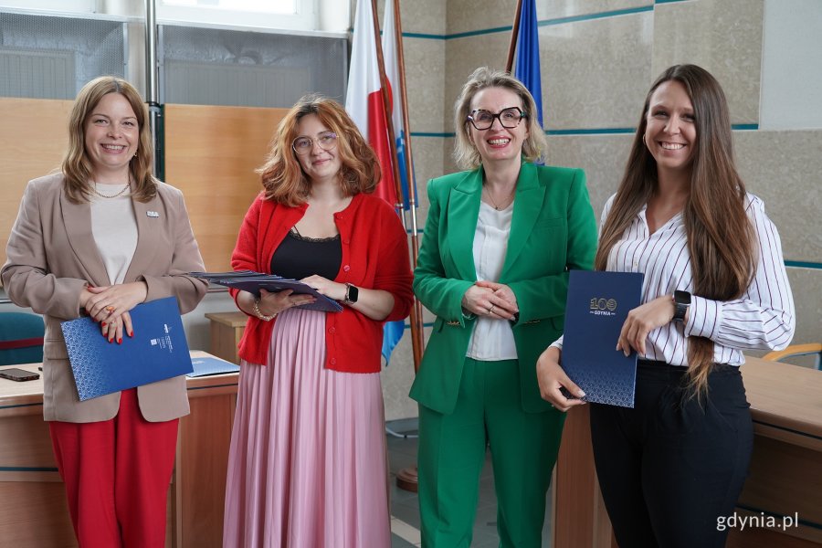 Na zdjęciu od lewej: wiceprezydentka Gdyni Oktawia Gorzeńska (przewodnicząca rady w I kadencji), koordynatorka ds. Praw Człowieka Marta Otrębska i Agnieszka Tokarska &ndash; wiceprzewodnicząca rady w I kadencji oraz członkini Gdyńskiej Rady Kobiet II kadencji Patrycja Geraga (fot. Karolina Szypelt)