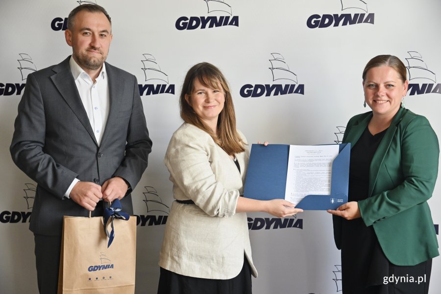 Na zdjęciu (od lewej): wiceprezydent Tomasz Augustyniak, pełnomocniczka ds. rewitalizacji Agnieszka Jurecka-Fryzowska, prezydent Gdyni Aleksandra Kosiorek (fot. Dominika Sobiech)