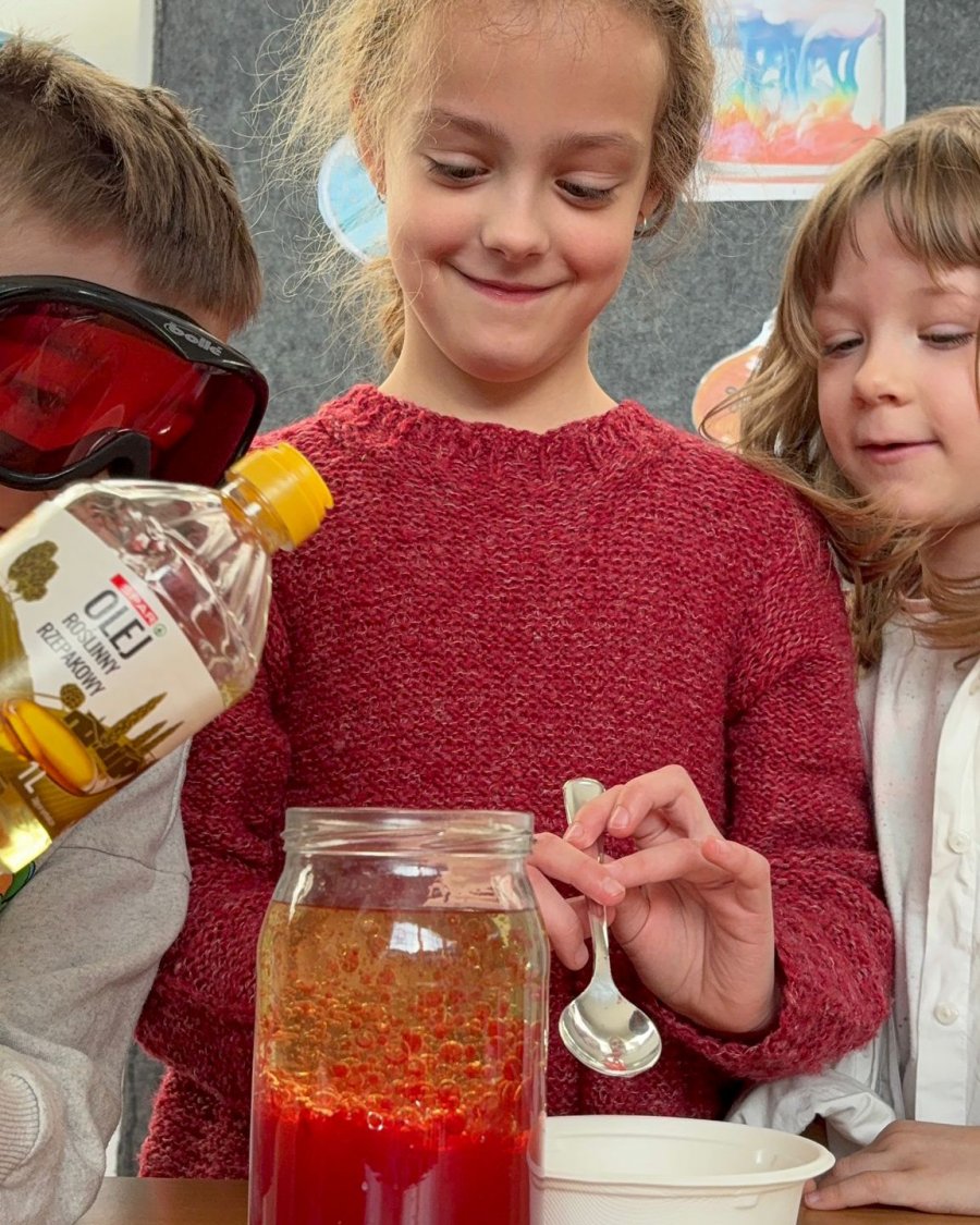 Szkolny Festiwal Nauki w Gdyni! Na zdjęciu prezentacje w SP 21 (fot. SP 21)    