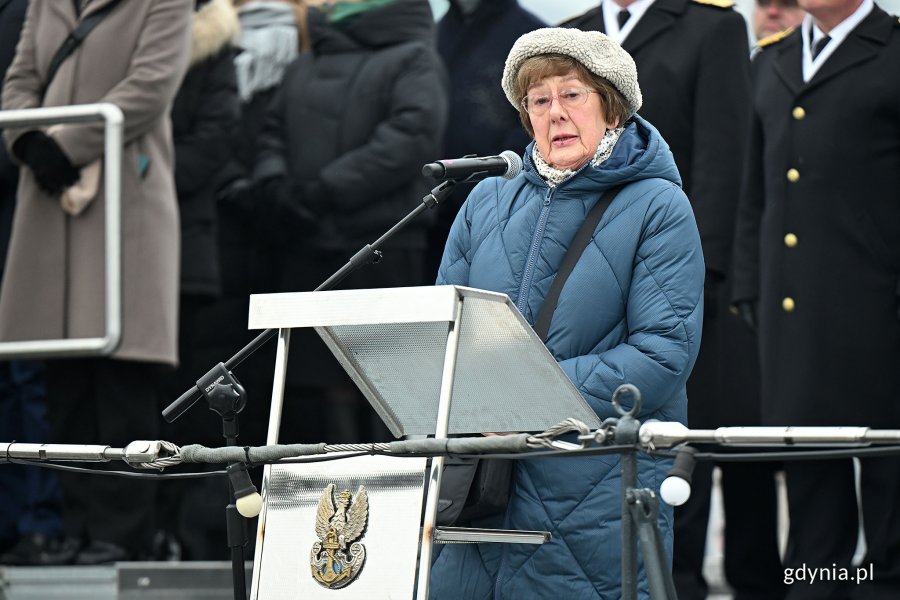 Julita Maciejewicz-Ryś, wnuczka inż. Eugeniusza Kwiatkowskiego, przemawiająca podczas oficjalnych uroczystościach z okazji 100. rocznicy nadania Gdyni praw miejskich 