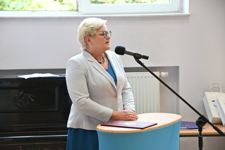 Podwójny jubileusz III LO im. Marynarki Wojennej w Gdyni - Małgorzata Bielang – Pomorska Kurator Oświaty. Fot. Zygmunt Gołąb 