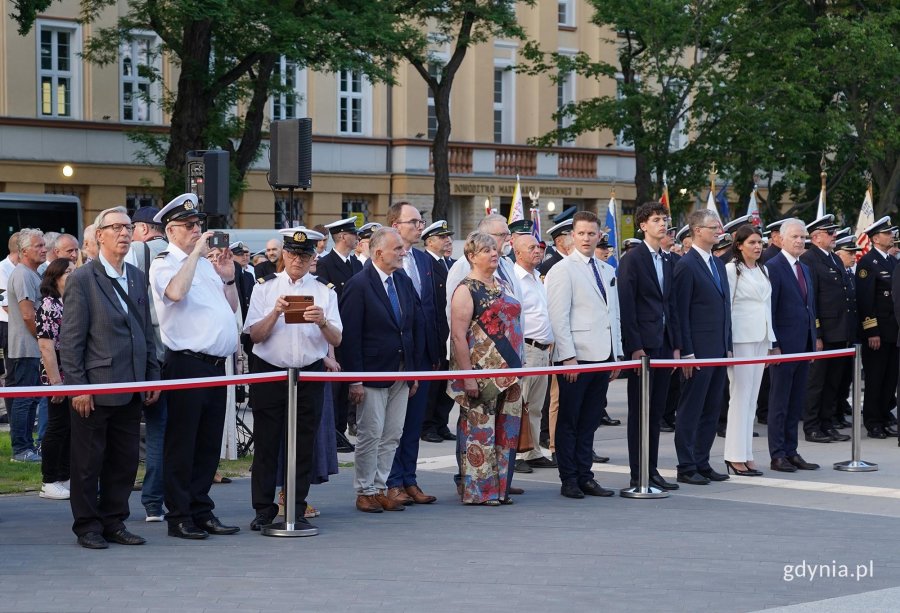 na zdjęciu goście uroczystości