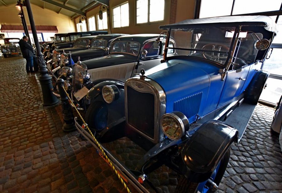 Gdyńskie Muzeum Motoryzacji od teraz, po 10 latach funkcjonowania, oficjalnie może cieszyć się ze statusu prywatnego muzeum, fot. Kamil Złoch