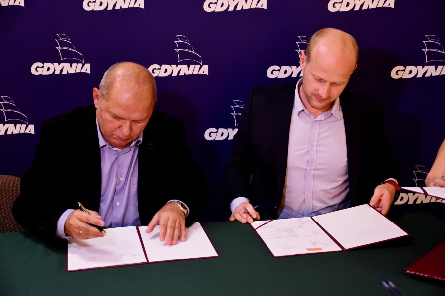 Podpisanie umowy dotyczącej dofinansowania projektu dla Gdyni, fot. Kamil Złoch