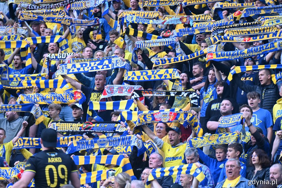XII Spotkanie Międzypokoleniowe kibiców Arki Gdynia na słynnej „Górce” przy ulicy Ejsmonda - kibice uczestniczący w wydarzeniu (fot. Michał Puszczewicz)