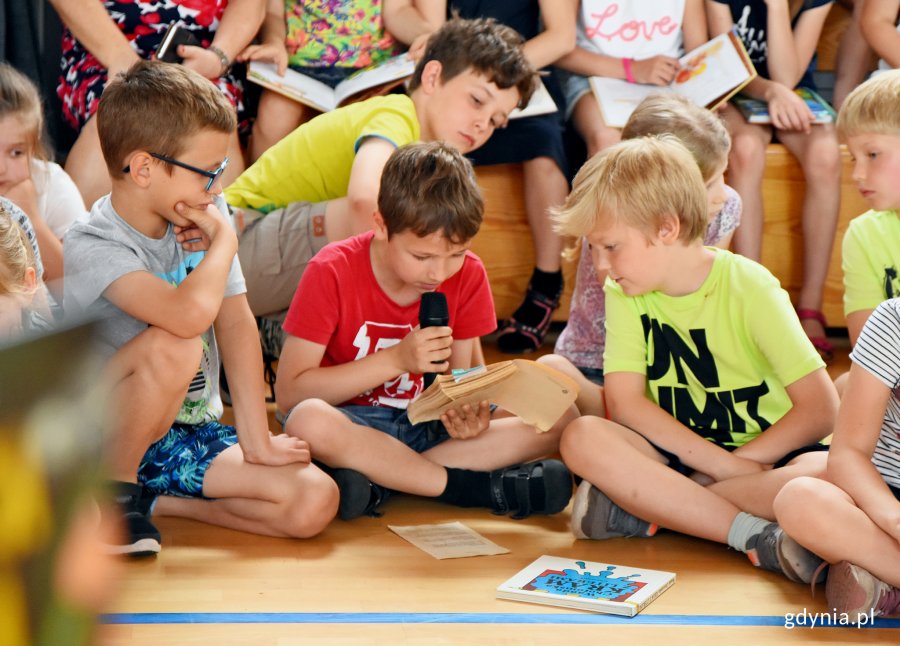 Akcja „Jak nie czytam, jak czytam” w Szkole Podstawowej nr 18 w Gdyni, fot. Kamil Złoch