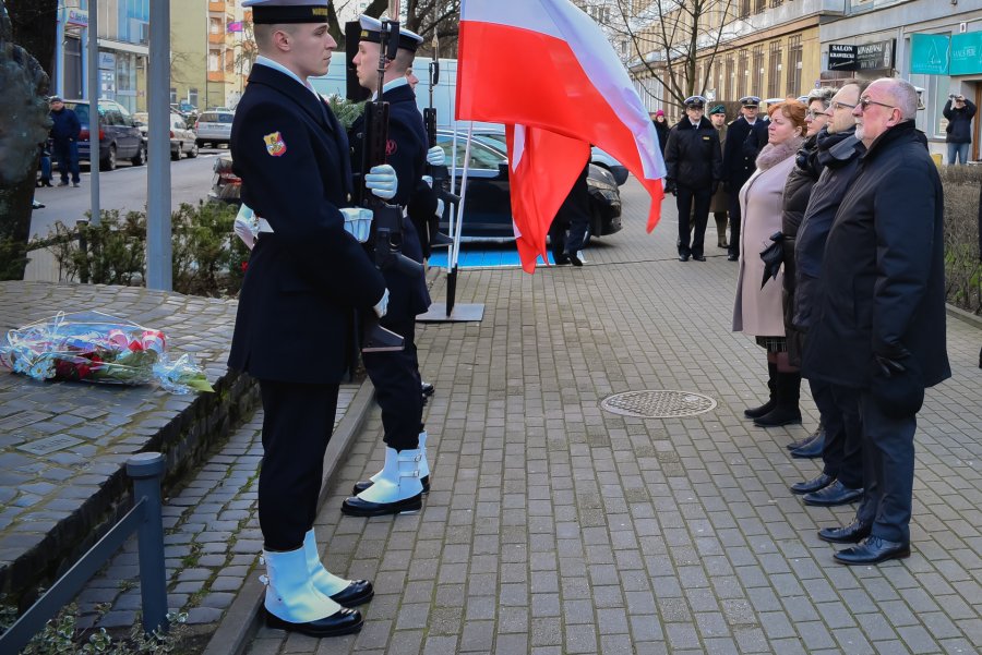 Miejskie uroczystości pod pomnikiem Ofiar Terroru Komunistycznego przy ul. Pułaskiego, fot. st. chor. szt. mar. Piotr Leoniak