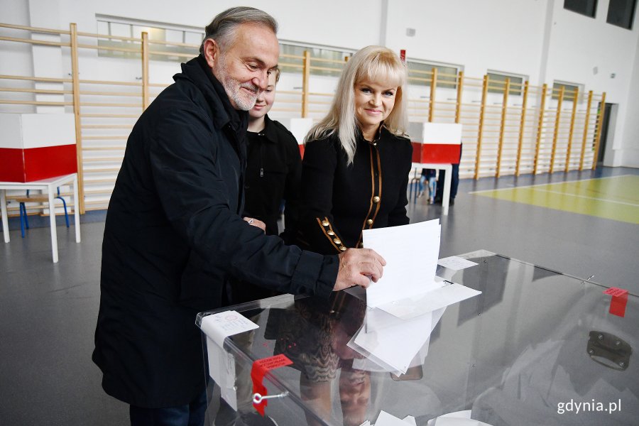 Swój głos oddał też prezydent Wojciech Szczurek // fot. Michał Puszczewicz 