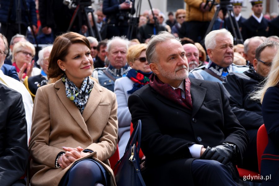 Uroczystość podniesienia świątyni do godności bazyliki mniejszej. Na zdjęciu prezydent Gdyni Wojciech Szczurek i Katarzyna Gruszecka-Spychała, wiceprezydent Gdyni / fot. Paweł Kukla