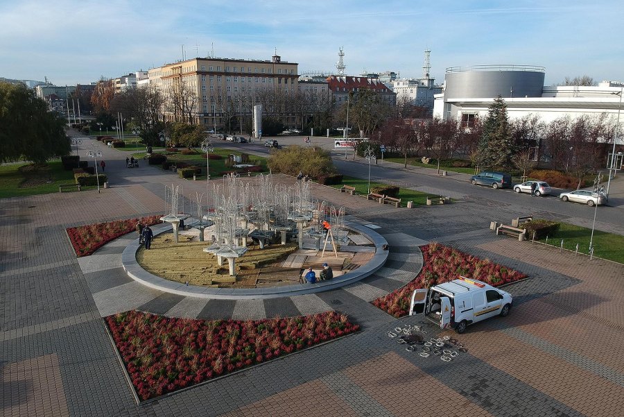 Instalacja iluminacji świątecznych w Gdyni, fot. Michał Puszczewicz