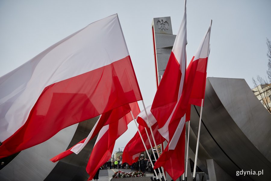 Uroczystości oficjalne pod pomnikiem Polski Morskiej z okazji 93. rocznicy nadania praw miejskich, fot. Dawid Linkowski