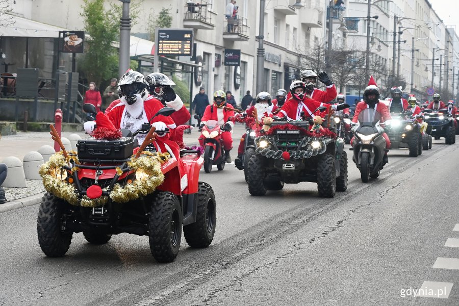 Akcja "Mikołaje na motocyklach" na ulicach Gdyni // fot. Michał Puszczewicz