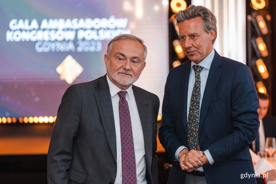 Gala Gala Ambasadorów Kongresów Polskich. Na zdj. prezydent Wojciech Szczurek (z lewej) i Tomasz Kloskowski, prezes spółki Port Lotniczy Gdańsk im. Lecha Wałęsy