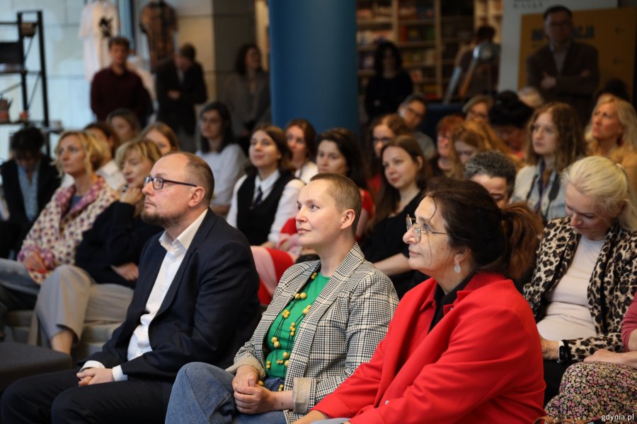 Na zdjęciu m.in.: Mariusz Bzdęga, dyrektor zarządzający ds. kultury i aktywności mieszkańc&oacute;w UMG i Maja Wagner, naczelnik Wydziału Kultury UMG