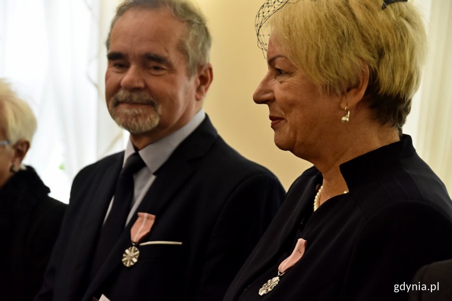 Pamiątkowe Medale za Długoletnie Pożycie Małżeńskie odebrały kolejne pary, które w tym roku świętowały 50-tą rocznicę ślubu / fot. Paweł Kukla