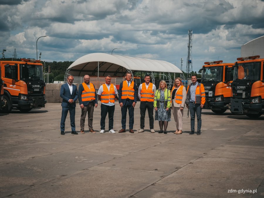Delegacja z Olsztyna oraz przedstawiciele ZDM w Gdyni podczas wizyty w bazie Południowej (fot. Marcin Mielewski)