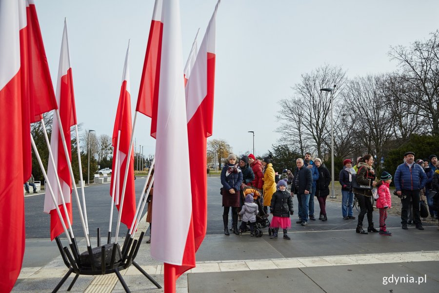 Uroczystości oficjalne pod pomnikiem Polski Morskiej z okazji 93. rocznicy nadania praw miejskich, fot. Dawid Linkowski