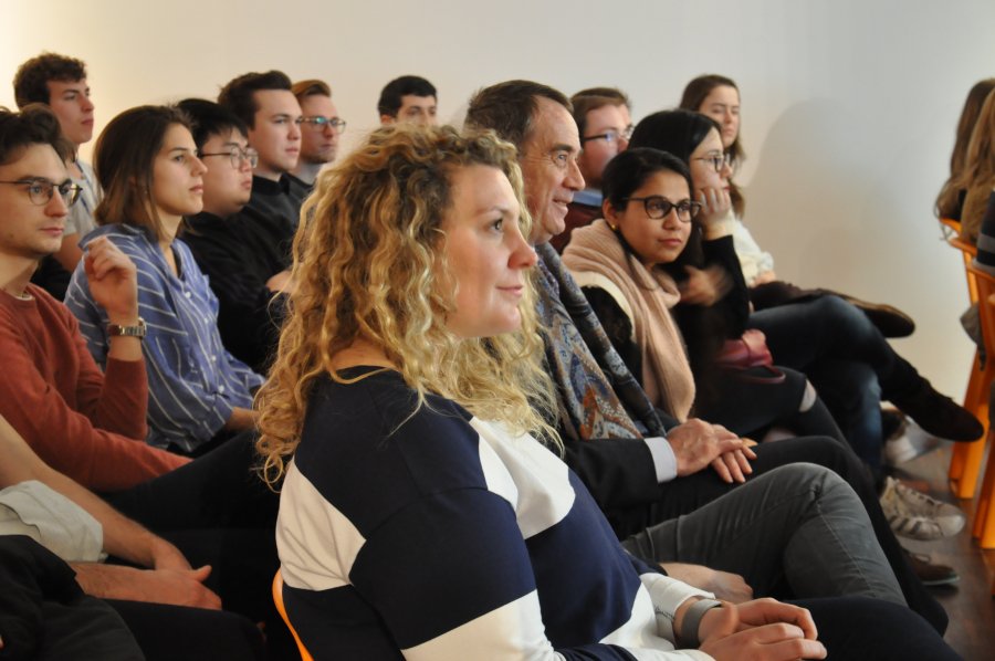 Studenci z Antwerp Management School podczas spotkania z wiceprezydentem Gdyni Michałem Guciem w Pomorskiem Parku Naukowo-Technologicznym // fot. Magdalena Czernek