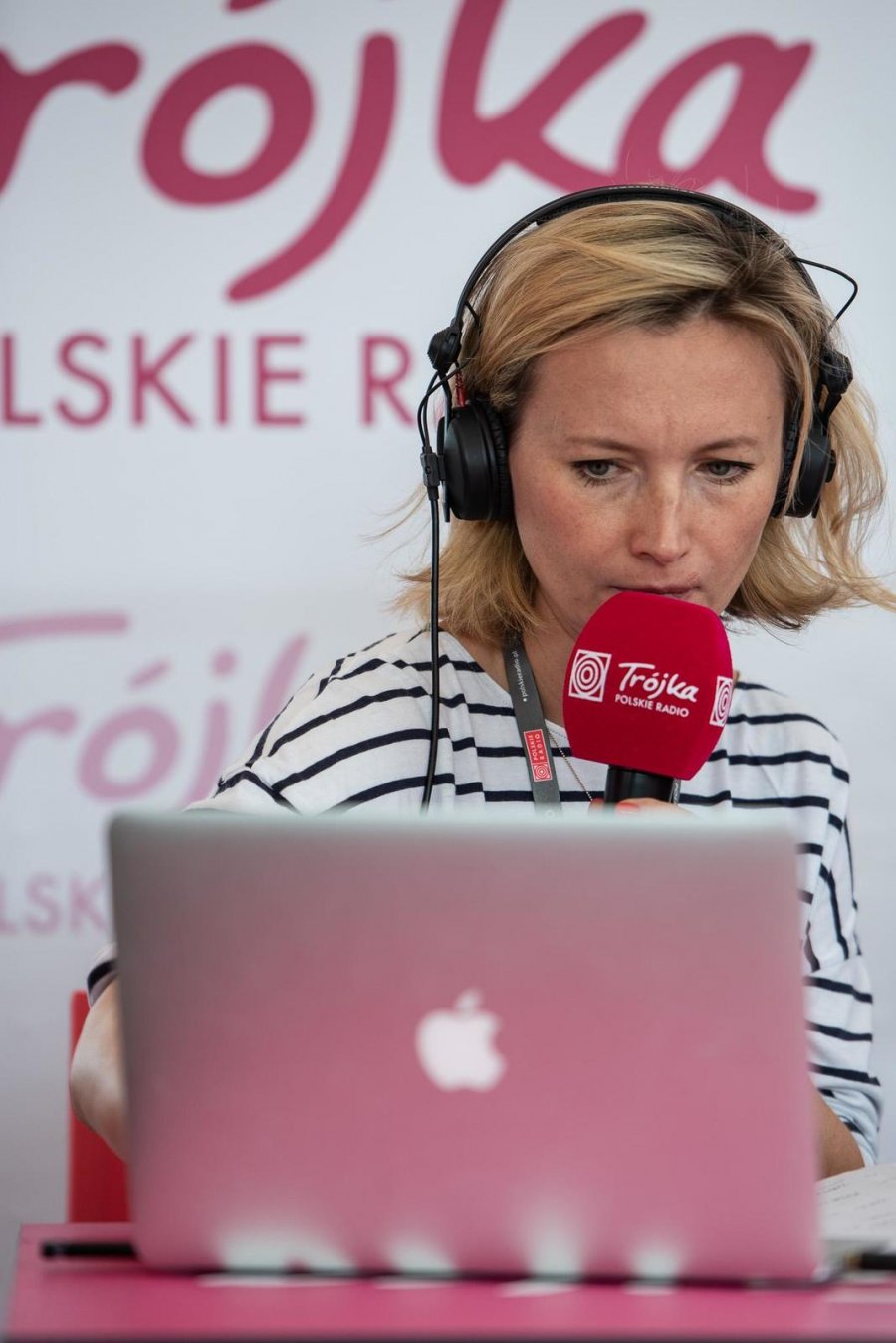 Plenerowe studia Polskiego Radia nadają z Gdyni przed „Lato z Radiem Festiwal”, fot. Dawid Linkowski