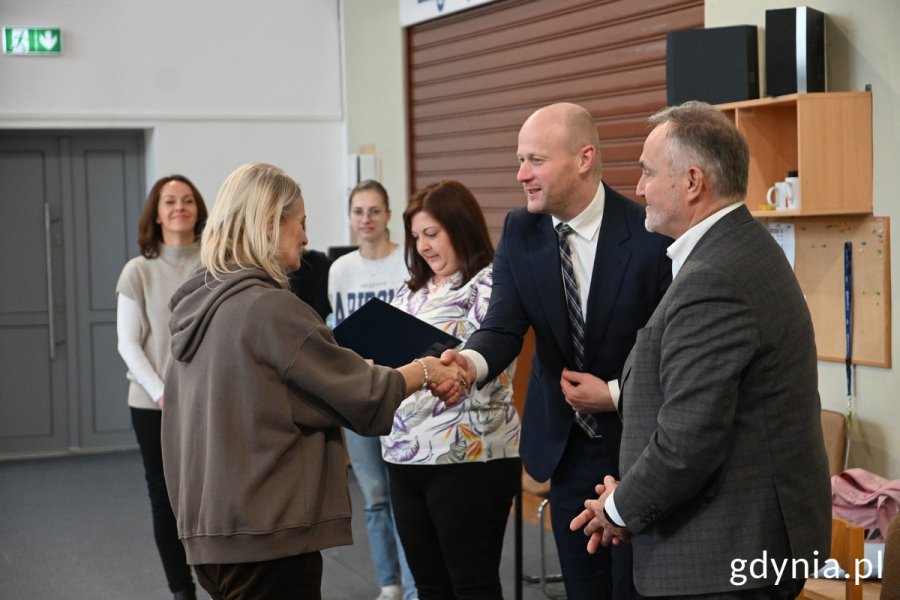 Listy gratulacyjne za sukcesy sportowe od prezydenta Gdyni Wojciecha Szczurka i wiceprezydenta Bartosza Bartoszewicza otrzymały również trenerki