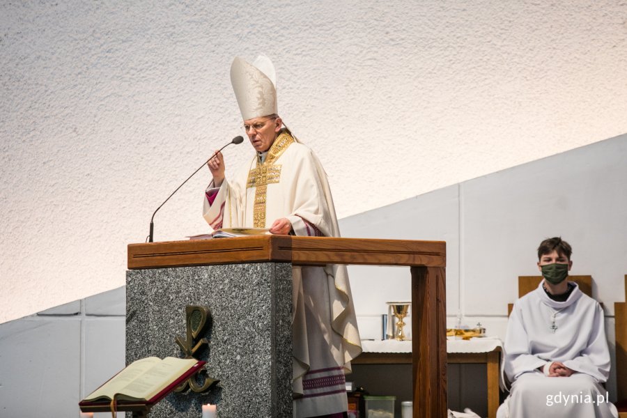 Częścią oficjalnych obchodów 95. urodzin Gdyni była niedzielna msza święta z honorową asystą wojskową // fot. Karol Stańczak