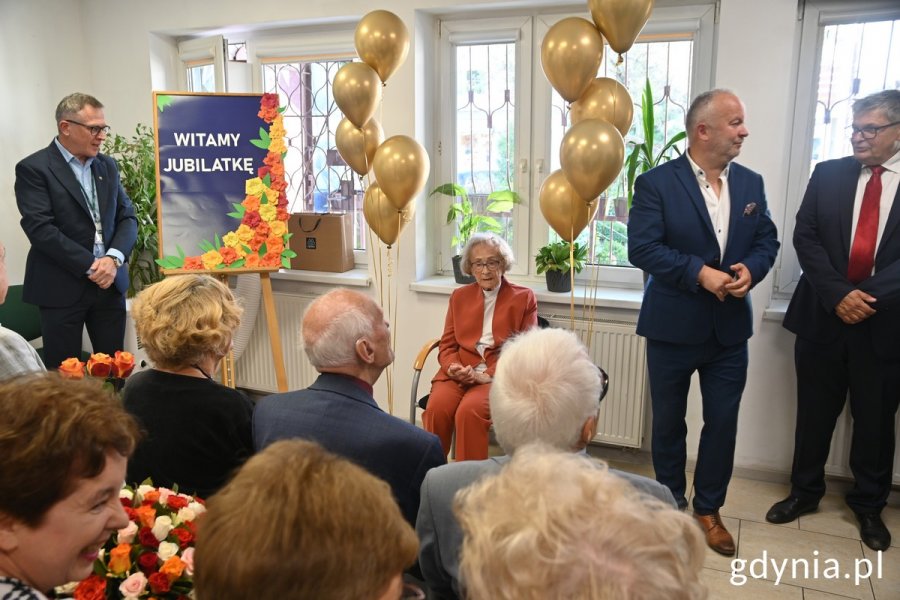 Na zdj. m.in. jubilatka Krystyna Cembrzyńska-Piłat