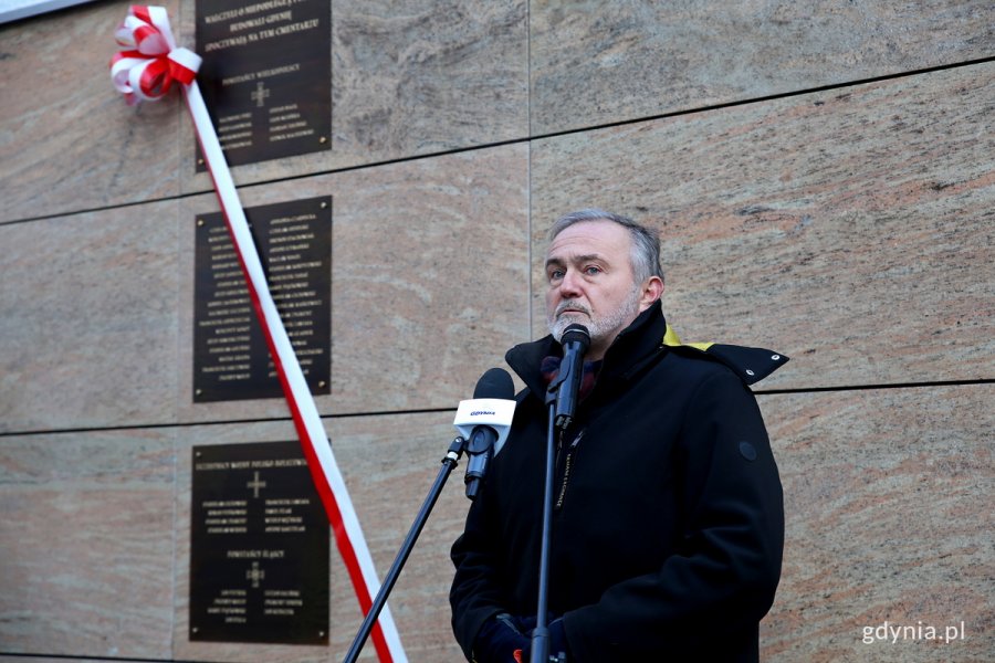 W uroczystości wzięły udział rodziny upamiętnionych osób, w tym prezydent Wojciech Szczurek//fot. Przemysław Kozłowski