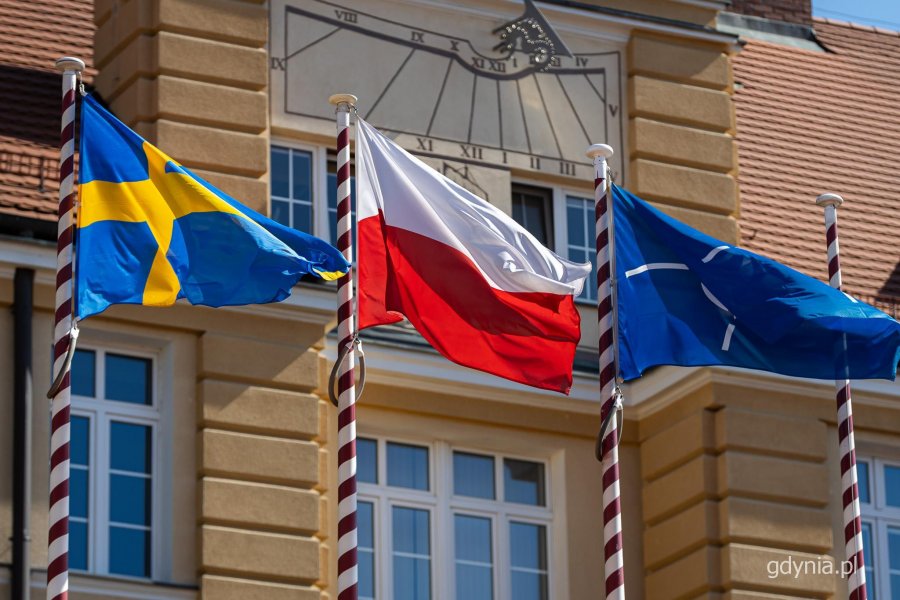 Polsko-szwedzkie rządowe konsultacje w Gdyni. Delegacje na terenie obiekt&oacute;w Akademii Marynarki Wojennej w Gdyni (fot. Kamil Złoch)