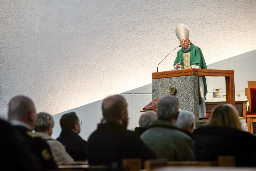  Częścią oficjalnych obchodów 97. urodzin Gdyni była niedzielna msza święta z honorową asystą wojskową. Fot. Mirosław Pieślak