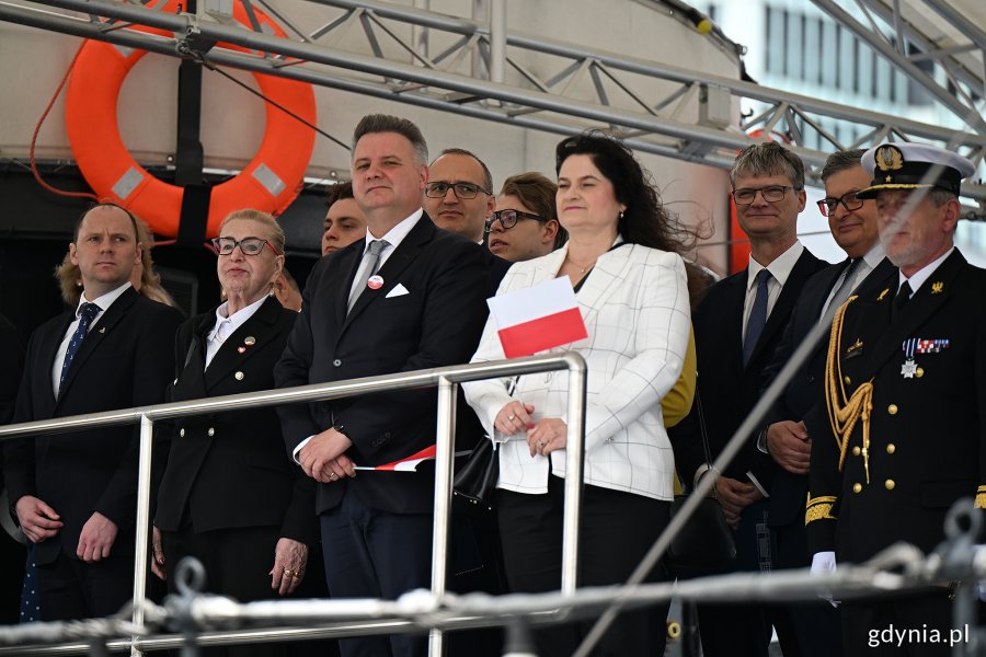 Na zdjęciu (od lewej) m.in.: poseł Rafał Siemaszko, posłanka Henryka Krzywonos-Strycharska, poseł Michał Kowalski, wicewojewoda pomorski Emil Rojek, posłanka Dorota Arciszewska-Mielewczyk, wiceprezydent Gdyni Rafał Geremek (fot. Michał Puszczewicz)
