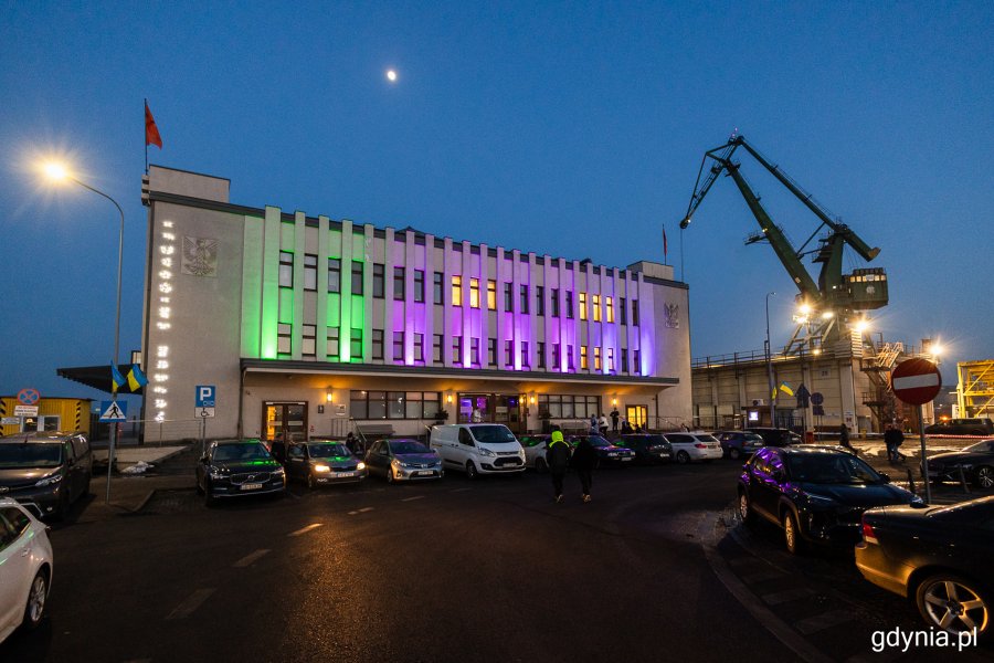 podświetlony budynek muzeum