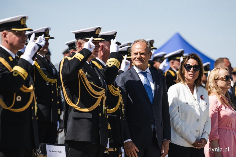 Na zdjęciu m.in.: premier Donald Tusk, marszałek Senatu Małgorzata Kidawa-Błońska, ministra zdrowia Jolanta Sobierańska-Grenda i dow&oacute;dcy Marynarki Wojennej