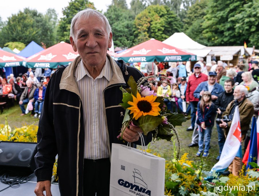 Laureaci konkursu "Gdynia w Kwiatach" odebrali z rąk przewodniczącej Rady Miasta Joanny Zielińskiej nagrody i wyróżnienia // fot. Przemysła Świderski