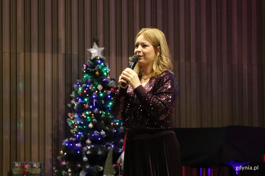 Spotkanie kadry zarządającej gdyńskich plac&oacute;wek oświatowych, na zdjęciu wiceprezydentka Gdyni Oktawia Gorzeńska (fot. Katarzyna Balcerzak)