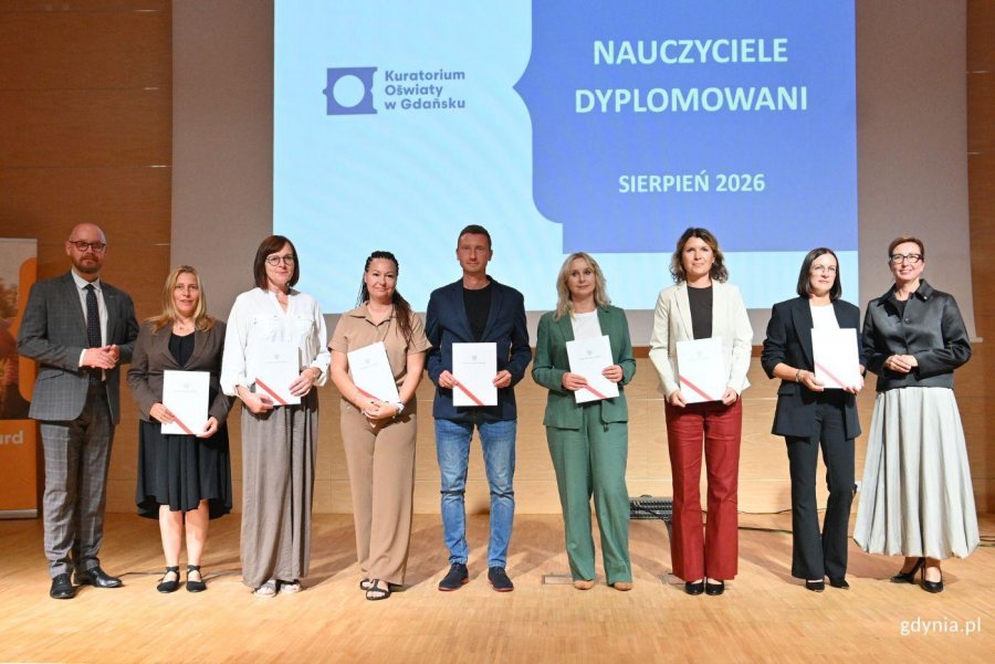 Nauczycielki i nauczyciele dyplomowani (fot. Magdalena Starnawska)