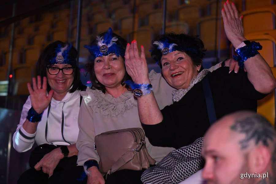 Trzy machające seniorki